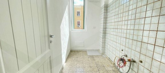 Квартира с 2 комнатами в Бари, Италия № 29415 7