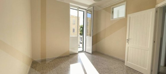 Квартира с 2 комнатами в Бари, Италия № 29415 2