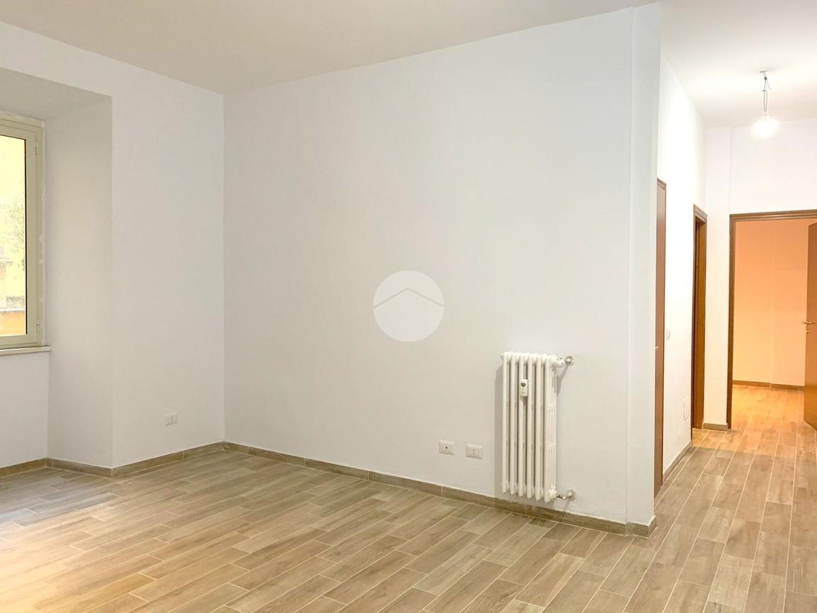 2غرفة شقة في Rome, Italy رقم 177749