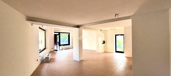 Офис 112м² в Спрезиано, Италия № 297608 2