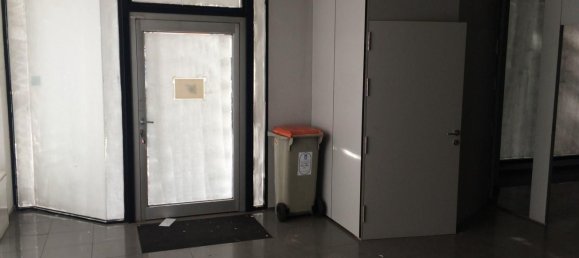 Коммерческая недвижимость 187м² в Куатро Каминос, Испания № 175605 3