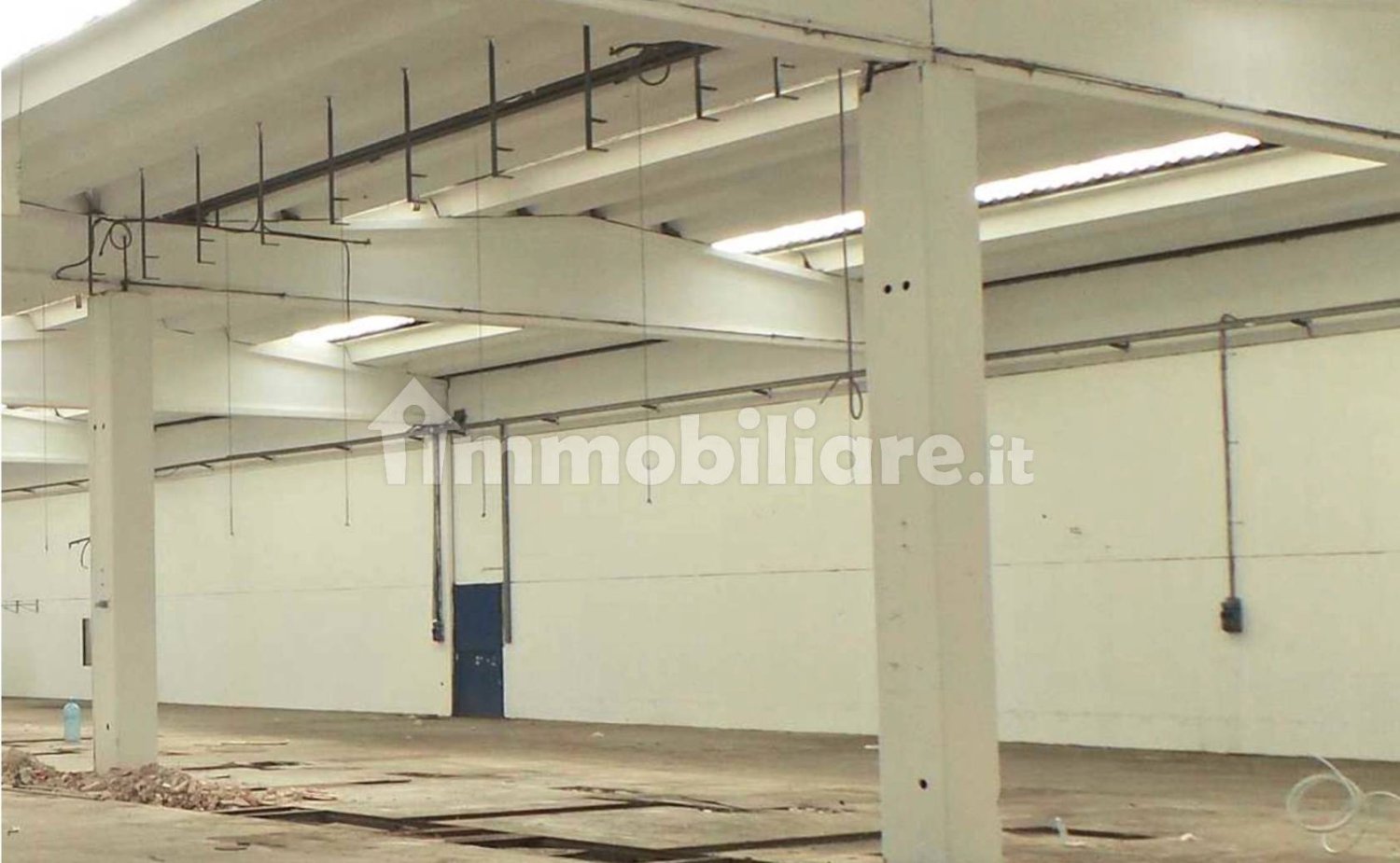 Склад с 2 комнатами в Удине, Италия № 307835