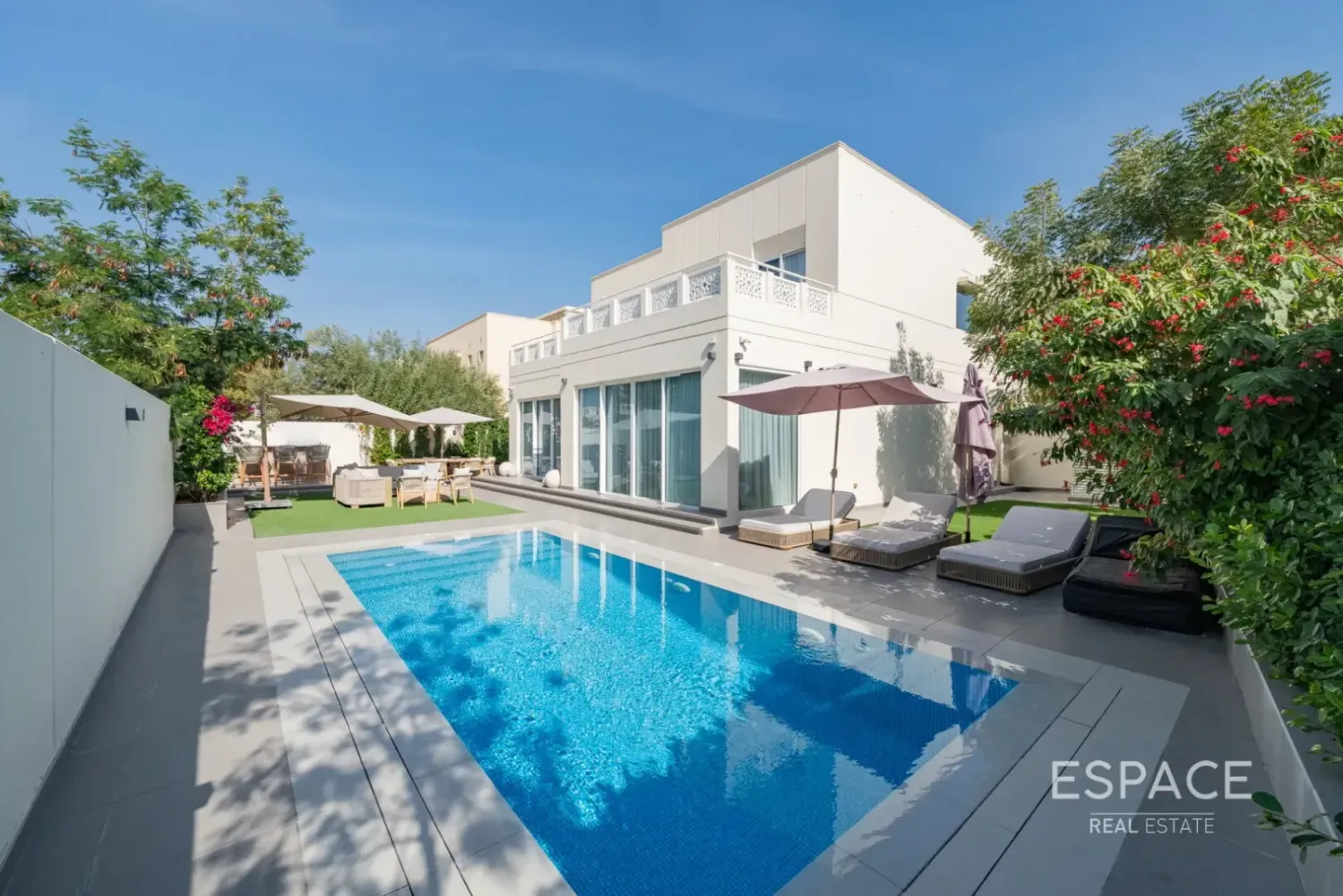4 dormitorios villa en venta en Meadows, Dubai, UAE № 209286