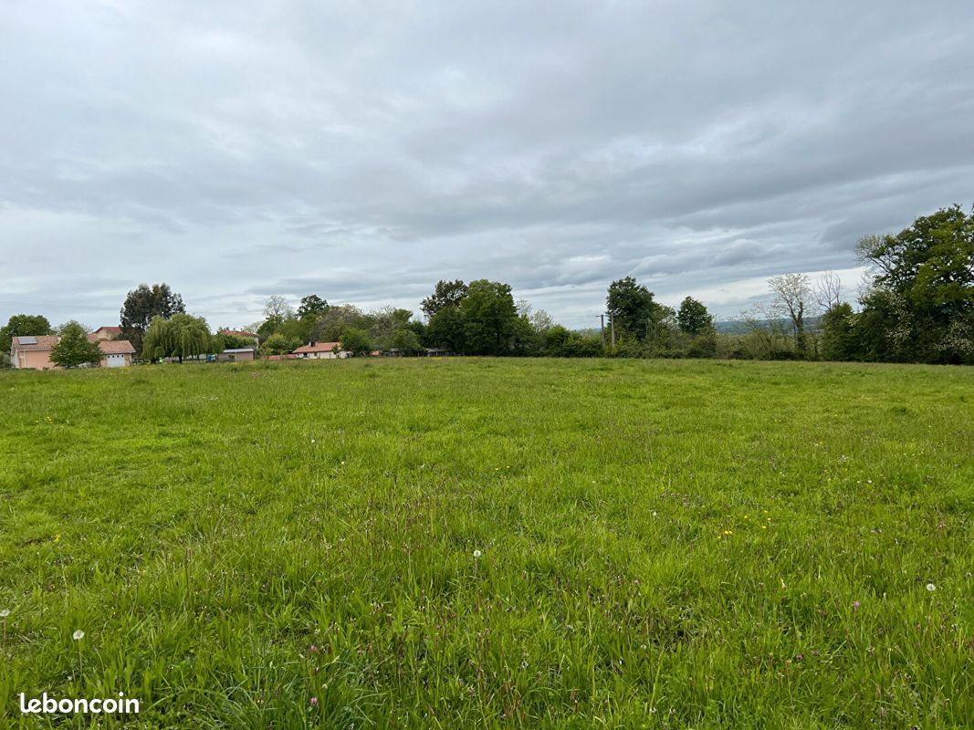 6820m² Land in Montaut, France No. 108298