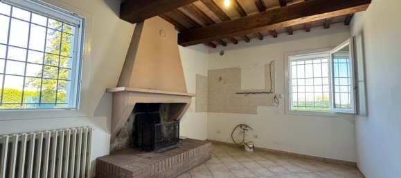 5 rooms House in Finale Emilia, Italy No. 38472 4