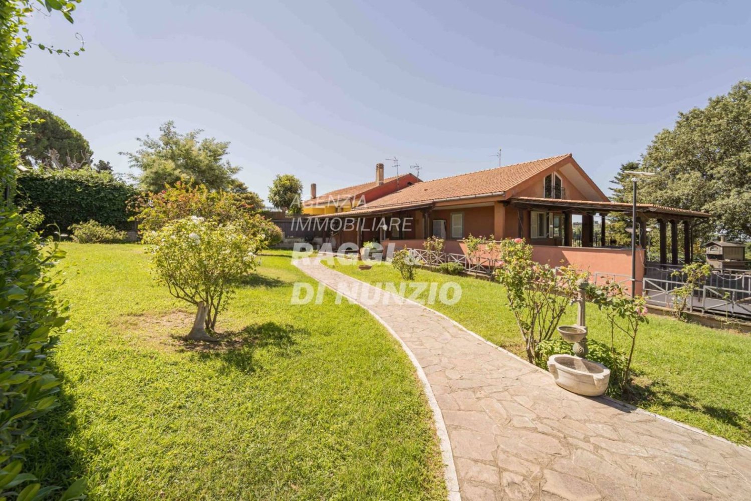 Villa de 4 dormitorios en Grottaferrata, Italy No. 351822