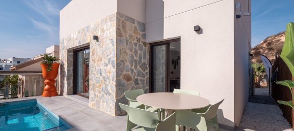 3 bedrooms Villa in Villamartin, Spain No. 10471 2