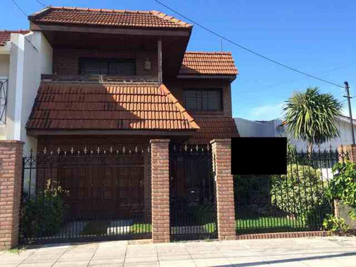 3 bedrooms House in Moron, Argentina No. 63192