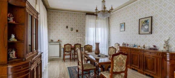 Apartamento de 4 dormitorios en Macerata, Italy No. 109772 2