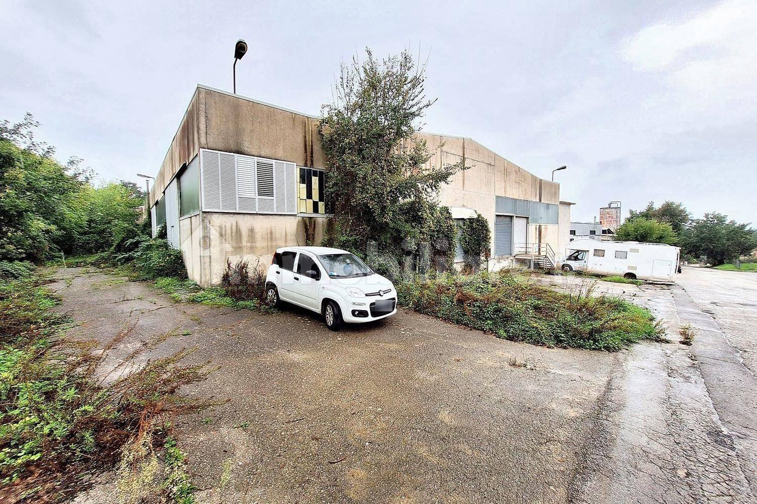 Almacén de 5 habitaciónes en Treia, Italy No. 185796