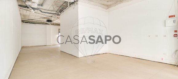 129m² Commercial property in Odivelas, Portugal No. 230405 16