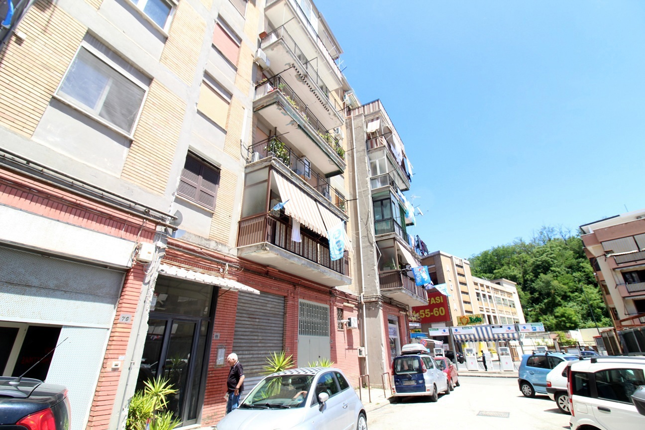 4 bedrooms Apartment in Naples, Italy No. 387358