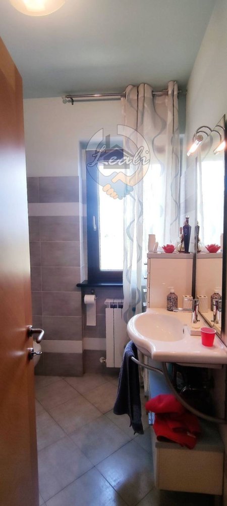 6 rooms House in Tolentino, Italy No. 126448