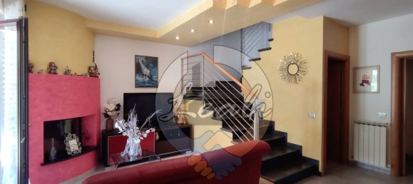 6 rooms House in Tolentino, Italy No. 126448 3