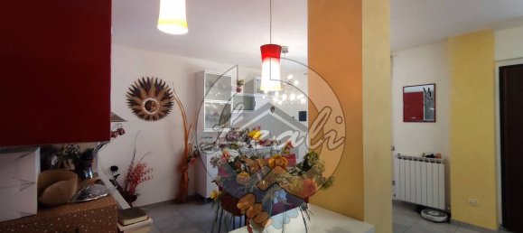 6 rooms House in Tolentino, Italy No. 126448 8