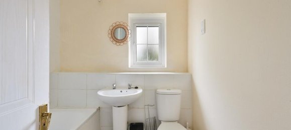 Casa T3 em Feltham, United Kingdom N.º 9832 9