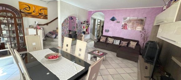 3 bedrooms House in Fagnano Olona, Italy No. 360438 4