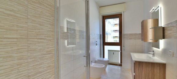 Apartamento de 3 dormitorios en Monza, Italy No. 364634 13