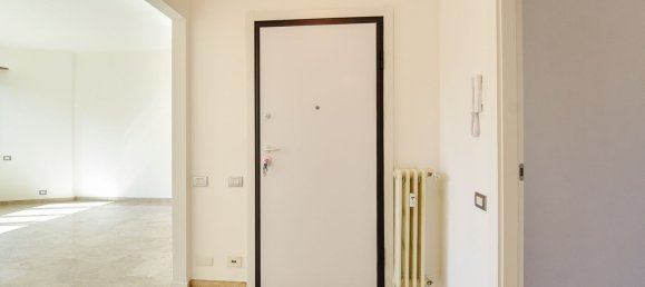 Apartamento de 3 dormitorios en Monza, Italy No. 364634 2