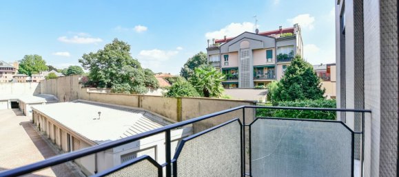 Apartamento de 3 dormitorios en Monza, Italy No. 364634 9