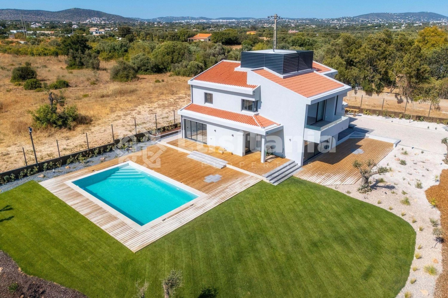 7 bedrooms Villa in Quarteira, Portugal No. 31905