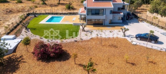 7 bedrooms Villa in Quarteira, Portugal No. 31905 2