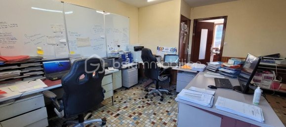 Casa de 4 dormitorios en Deux-Sevres, France No. 300973 12