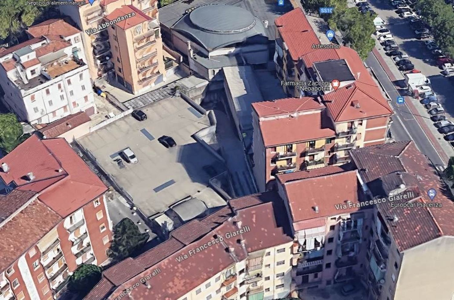 500m² Garage in Piacenza, Italy No. 208486