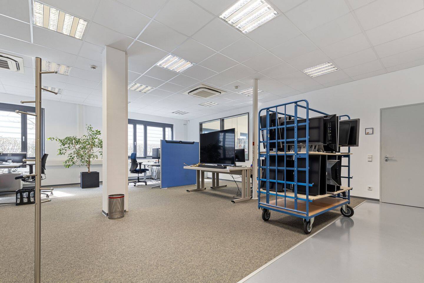 1303m² Warehouse in Karlsruhe, Germany No. 319569