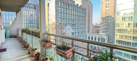 4 bedrooms Apartment in Milan, Italy No. 362701 6