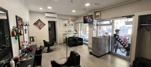 2 rooms Commercial property in Naples, Italy No. 258271 2