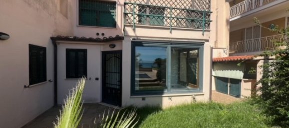 5 rooms Apartment in Anzio, Italy No. 48602 11