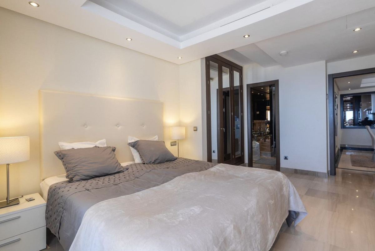 2 bedrooms Apartment in Estepona, Spain No. 51466