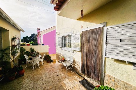 5 غرف نوم منزل في Almada, Portugal رقم 166410