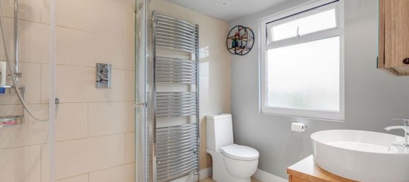 4 bedrooms House in Surbiton, United Kingdom No. 10226 17