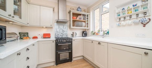 4 bedrooms House in Surbiton, United Kingdom No. 10226 11