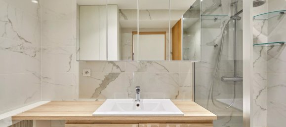 Studio in Paris, France No. 129949 5