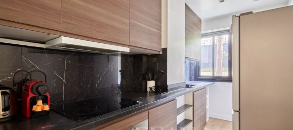 Studio in Paris, France No. 129949 6