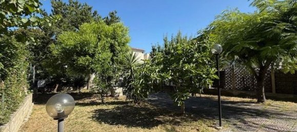 Дом с 7 комнатами в Торре де Пассери, Италия № 283464 17