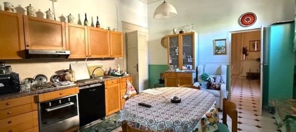 Дом с 7 комнатами в Торре де Пассери, Италия № 283464 10