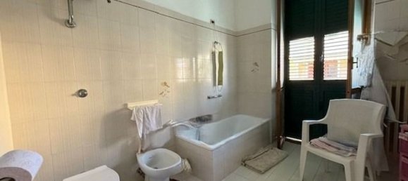 Дом с 7 комнатами в Торре де Пассери, Италия № 283464 26