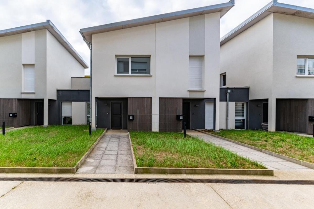 2 bedrooms House in Dijon, France No. 204260