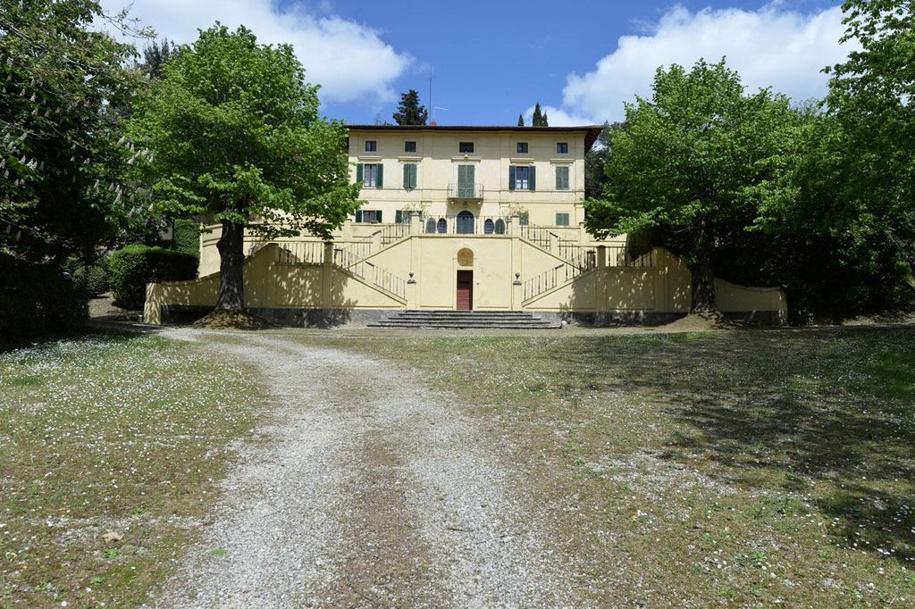 7 bedrooms Apartment in Siena, Italy No. 213881