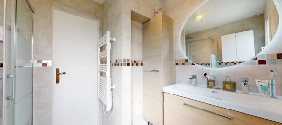 3 bedrooms House in Coubron, France No. 358515 9