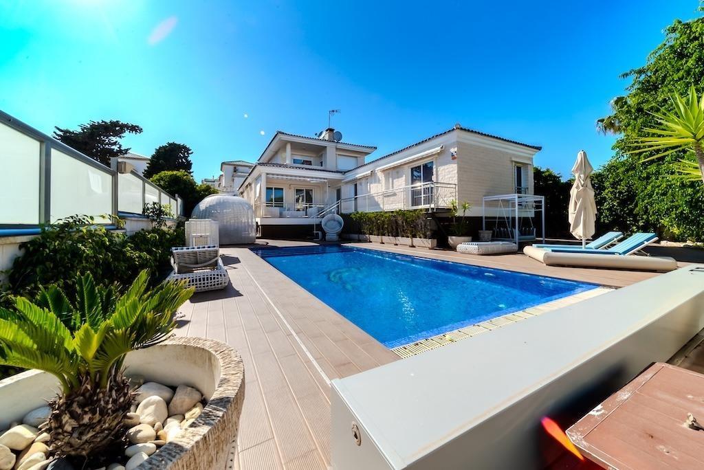 5 bedrooms Villa for sale in Torrevieja, Alicante, Valencian Community, Spain № 365564