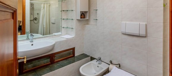 5 bedrooms Apartment in Castiglione del Lago, Italy No. 335817 8