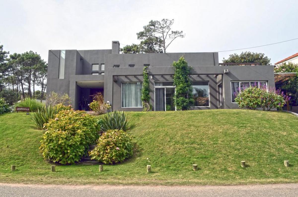 5 bedrooms House in Maldonado, Uruguay No. 11223