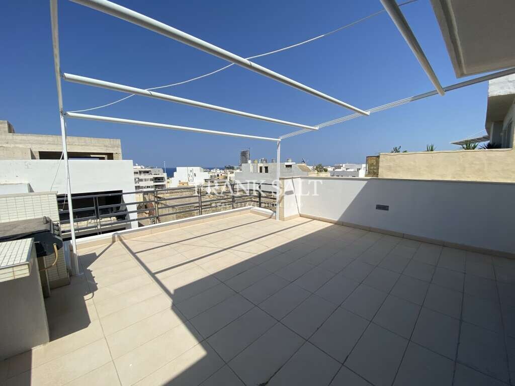 2 bedrooms Penthouse in Swieqi, Malta No. 8446