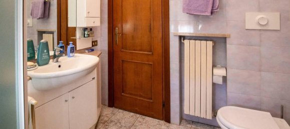 3-salle Appartement à Lodi, Italy No. 43446 13