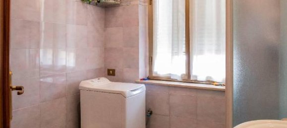 3-salle Appartement à Lodi, Italy No. 43446 12